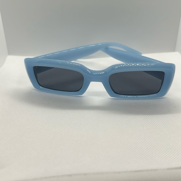 Retro Chic Blue Rectangle Sunglasses - UV400 Protection - Trendy Fashion Shades main image 6